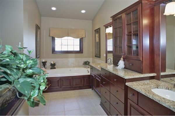 SSHBA Recognizes Excellence at Abbey Woods Townhomes in Frankfort